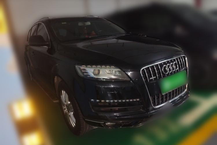 Used Audi Q7  Front Right 45 Deg