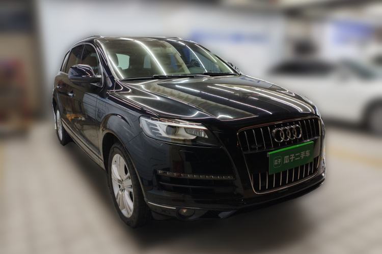 Used Audi Q7  Front Right 45 Deg