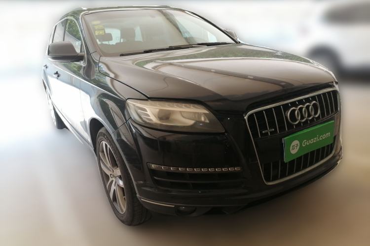 Used Audi Q7  Front Right 45 Deg
