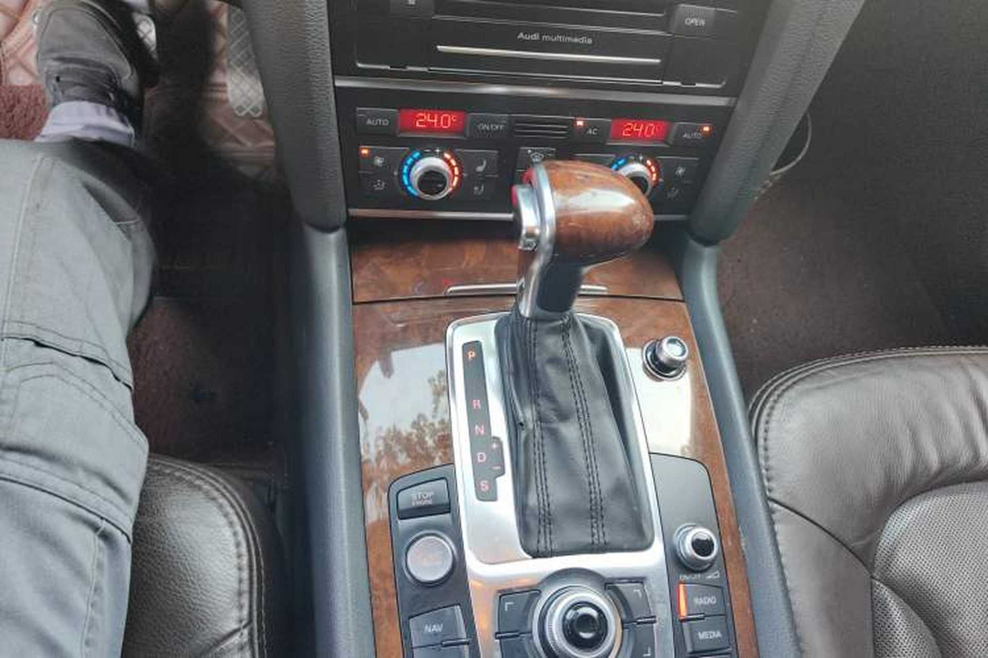 Used Audi Q7 2011 3.0 TFSI Technology Model (245kW) Gear Lever