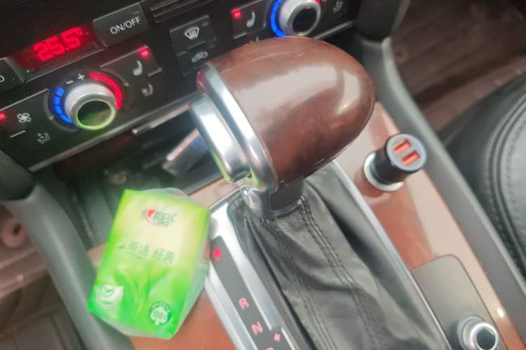 Used Audi Q7 2011 3.0 TFSI Ambition (200kW) Gear Lever