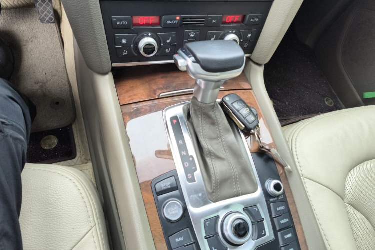 Used Audi Q7 2011 3.0 TFSI Ambition (200kW) Gear Lever