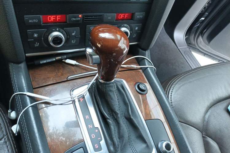 Used Audi Q7 2011 3.0 TFSI Comfort (200kW) Gear Lever