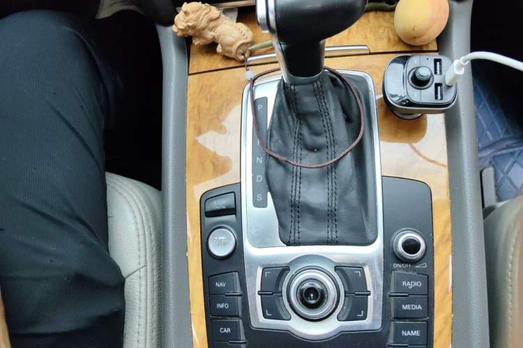 Used Audi Q7 2011 3.0 TFSI Ambition (200kW) Gear Lever