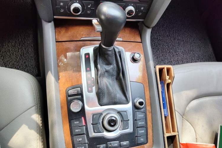 Used Audi Q7 2011 3.0 TFSI Technology (200kW) Gear Lever