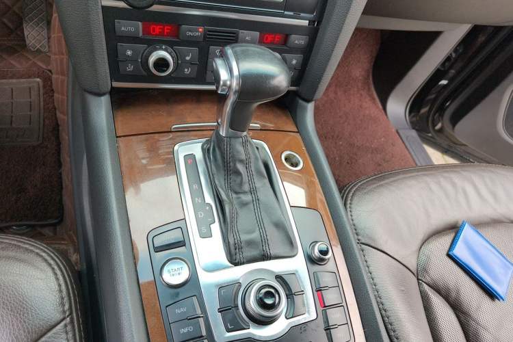 Used Audi Q7 2011 3.0 TFSI Ambition (200kW) Gear Lever