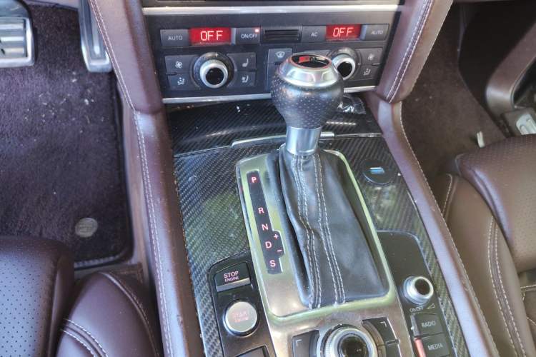 Used Audi Q7 2011 3.0 TFSI Comfort (200kW) Gear Lever