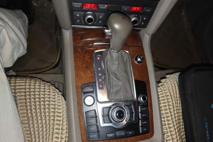 Used Audi Q7 2011 3.0 TFSI Ambition (200kW) Gear Lever