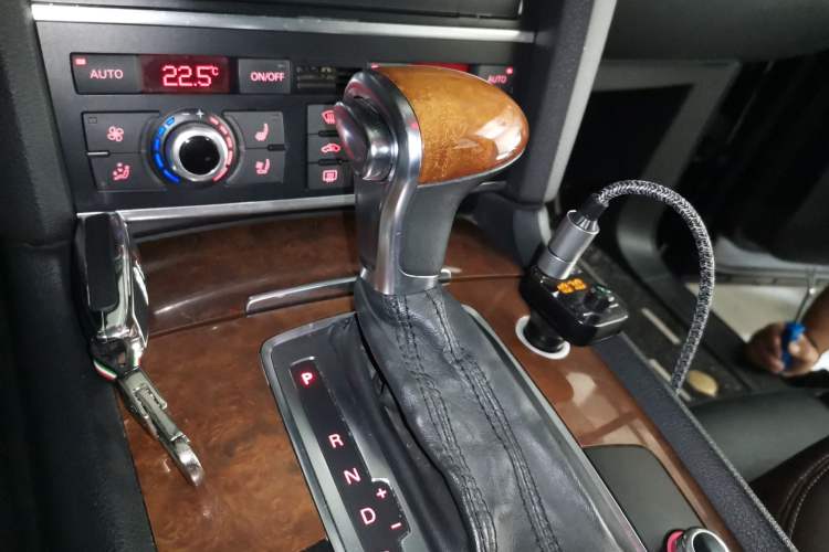 Used Audi Q7 2011 3.0 TFSI Comfort (200kW) Gear Lever