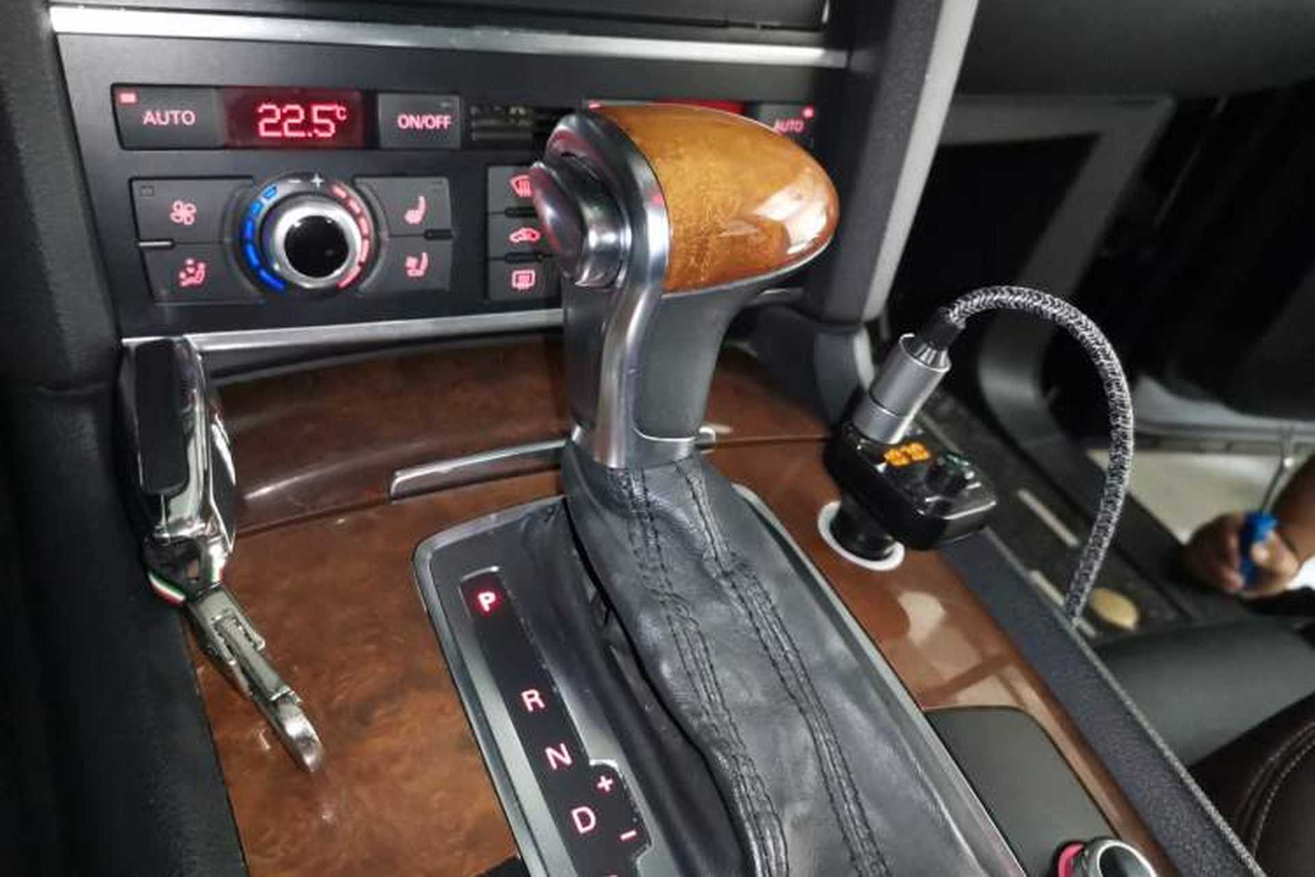 Used Audi Q7 2011 3.0 TFSI Comfort (200kW) Gear Lever