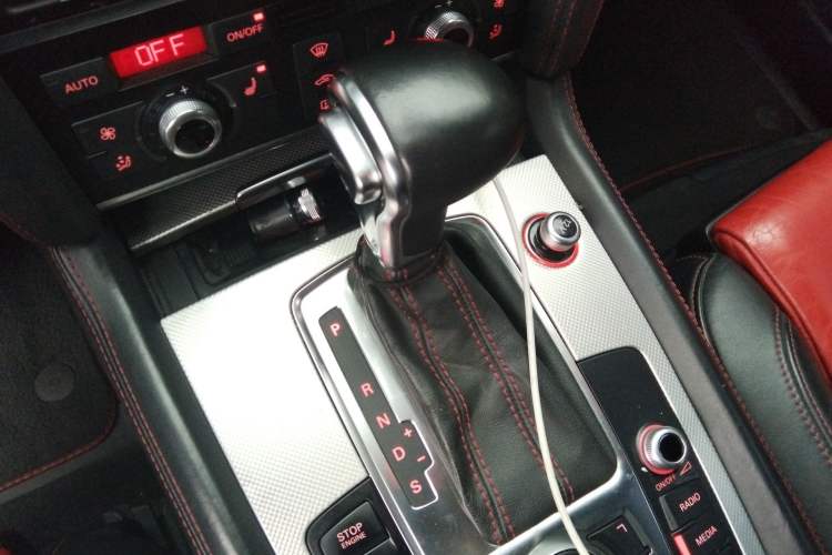 Used Audi Q7 2011 3.0 TFSI Comfort (200kW) Gear Lever