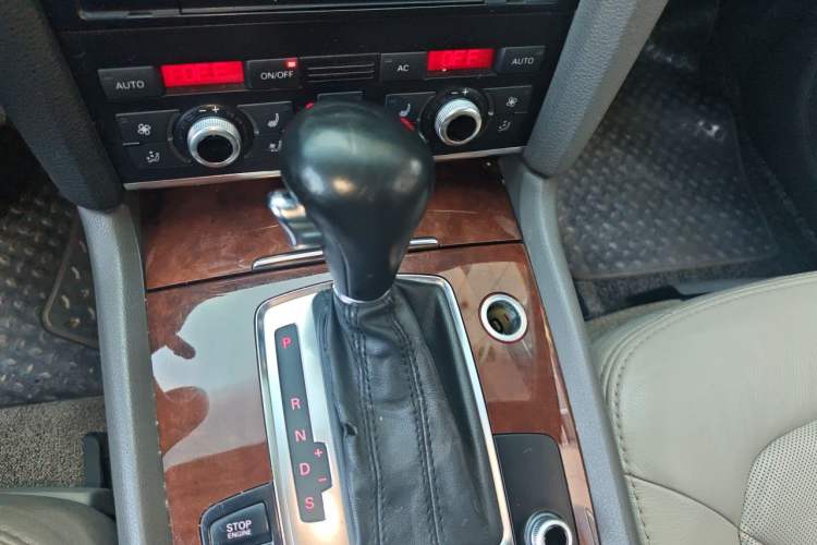Used Audi Q7 2011 3.0 TFSI Technology Model (245kW) Gear Lever