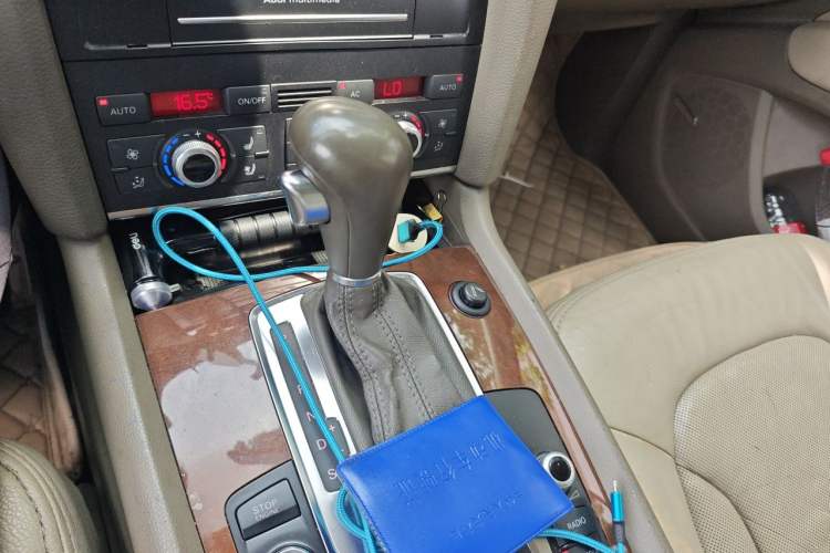 Used Audi Q7 2011 3.0 TFSI Technology (200kW) Gear Lever