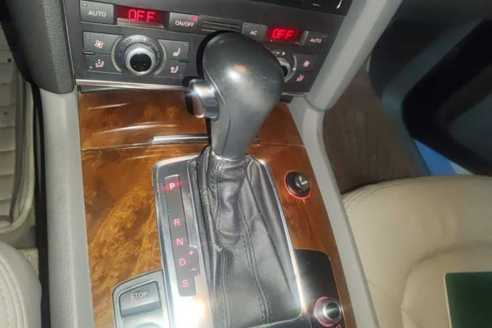Used Audi Q7 2011 3.0 TFSI Ambition (200kW) Gear Lever