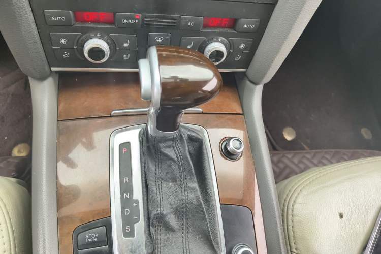 Used Audi Q7 2011 3.0 TFSI Comfort (200kW) Gear Lever
