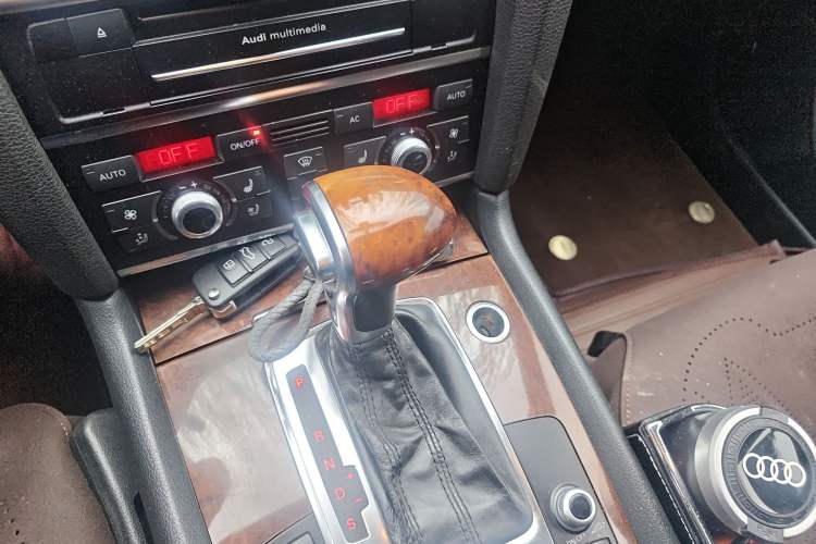 Used Audi Q7 2011 3.0 TFSI Ambition (200kW) Gear Lever
