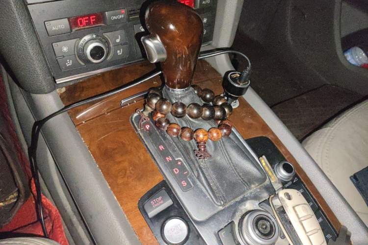 Used Audi Q7 2011 3.0 TFSI Comfort (200kW) Gear Lever