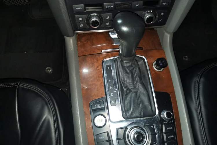 Used Audi Q7 2011 3.0 TFSI Technology (200kW) Gear Lever