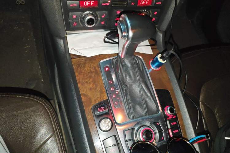 Used Audi Q7 2011 3.0 TFSI Ambition (200kW) Gear Lever