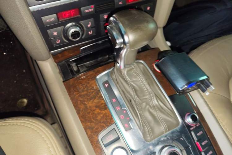 Used Audi Q7 2011 3.0 TFSI Technology (200kW) Gear Lever