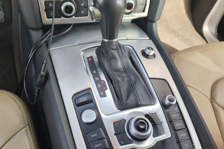 Used Audi Q7 2011 3.0 TFSI Technology Model (245kW) Gear Lever