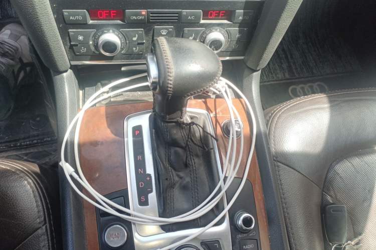 Used Audi Q7 2011 3.0 TFSI Ambition (200kW) Gear Lever