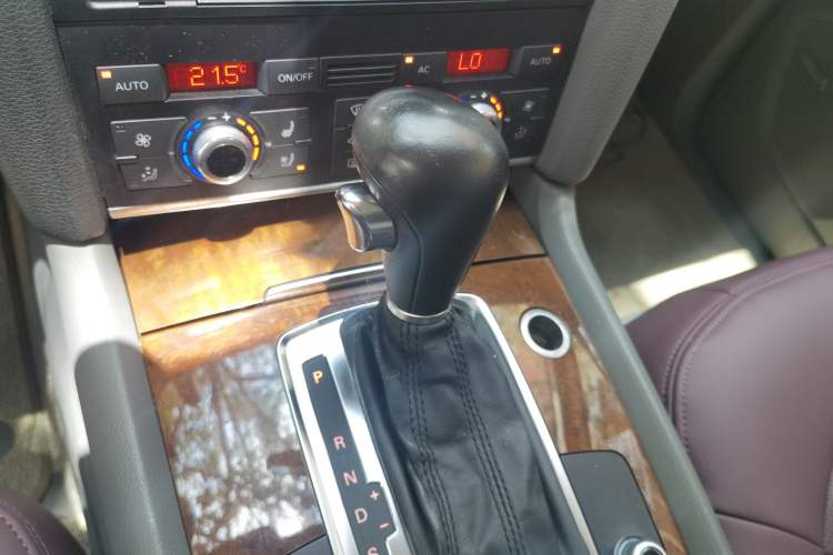 Used Audi Q7 2011 3.0 TFSI Ambition (200kW) Gear Lever