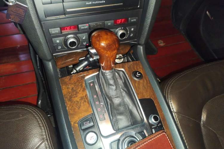Used Audi Q7  Gear Lever