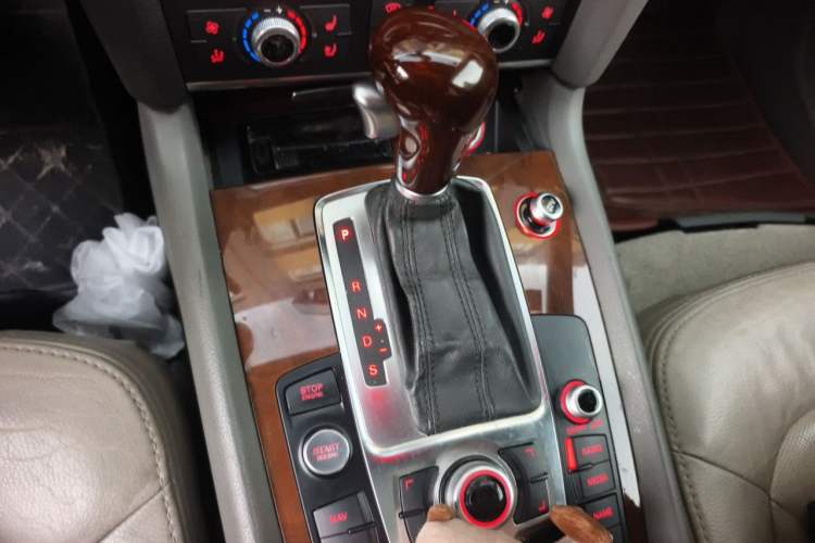 Used Audi Q7 2011 3.0 TFSI Comfort (200kW) Gear Lever
