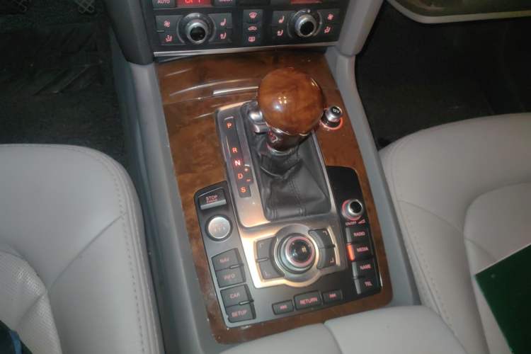 Used Audi Q7 2011 3.0 TFSI Comfort (200kW) Gear Lever