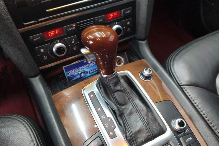 Used Audi Q7  Gear Lever