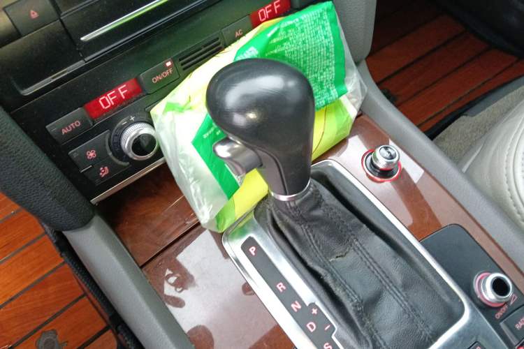Used Audi Q7 2011 3.0 TFSI Technology (200kW) Gear Lever