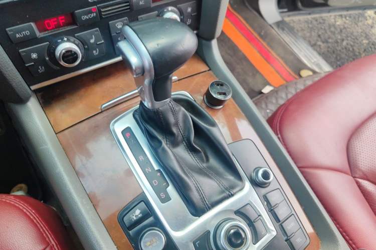 Used Audi Q7 2011 3.0 TFSI Ambition (200kW) Gear Lever