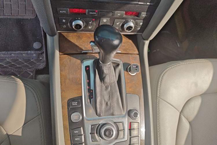 Used Audi Q7 2011 3.0 TFSI Ambition (200kW) Gear Lever