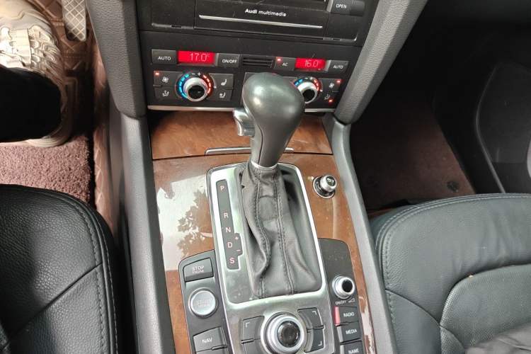 Used Audi Q7 2011 3.0 TFSI Ambition (200kW) Gear Lever