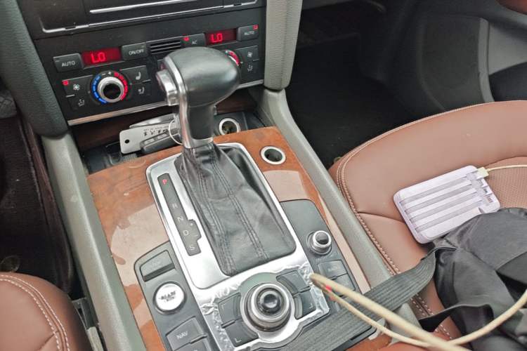 Used Audi Q7 2011 3.0 TFSI Ambition (200kW) Gear Lever