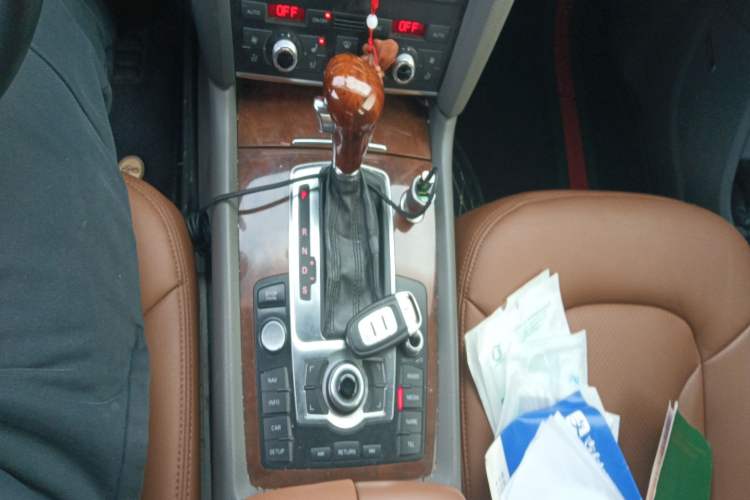 Used Audi Q7 2011 3.0 TFSI Comfort (200kW) Gear Lever