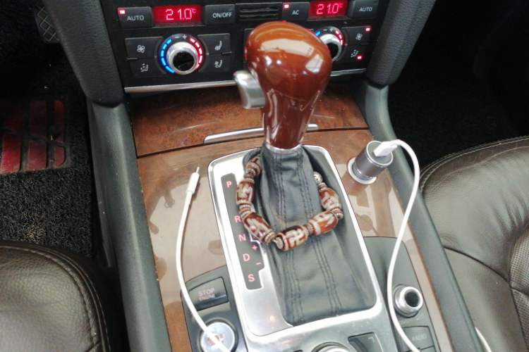 Used Audi Q7  Gear Lever