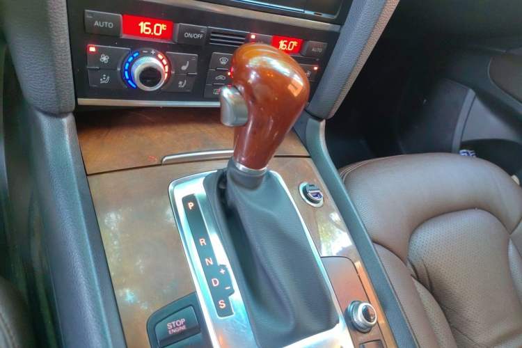 Used Audi Q7 2011 3.0 TFSI Comfort Model (245kW) Gear Lever