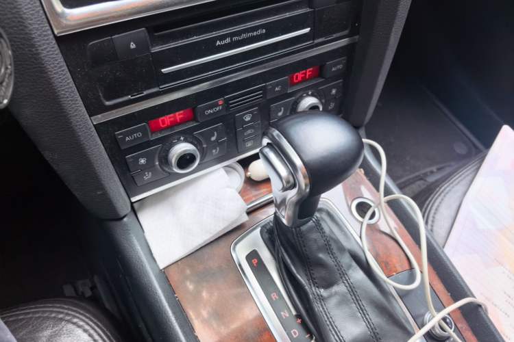 Used Audi Q7 2011 3.0 TFSI Ambition (200kW) Gear Lever