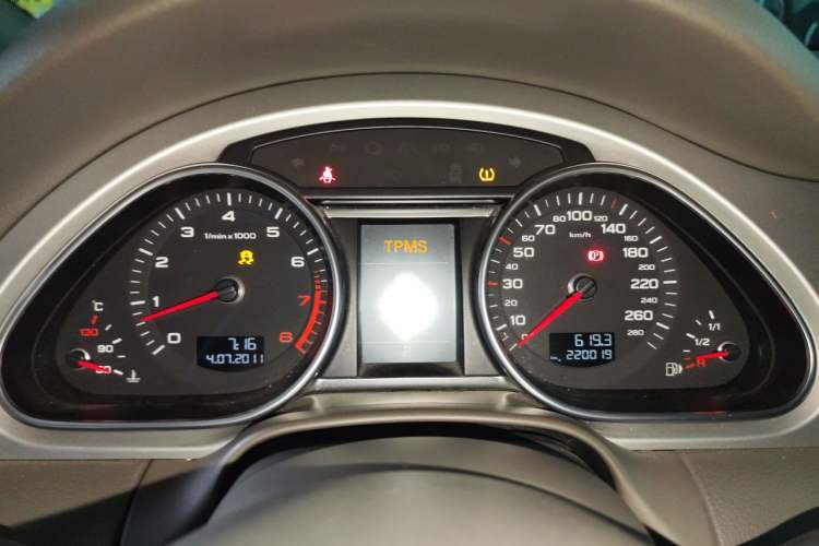 Used Audi Q7 2011 3.0 TFSI Technology (200kW) Instrument Cluster