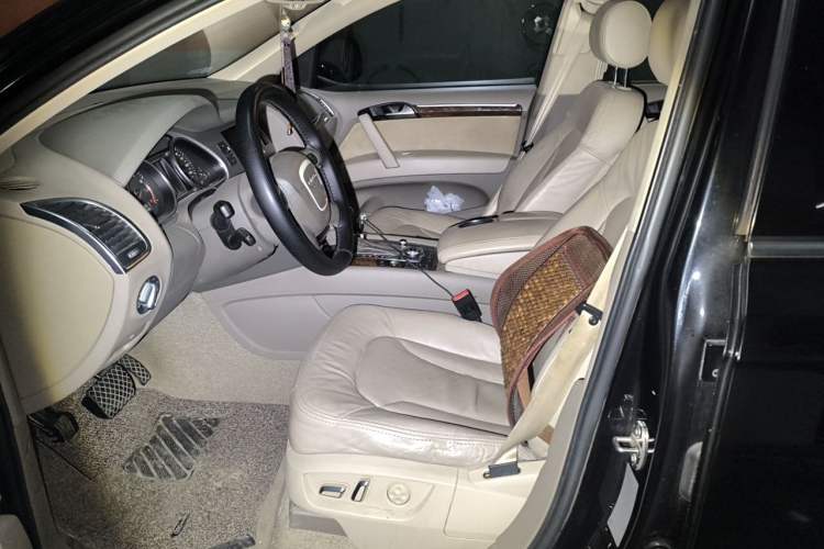 Used Audi Q7 2011 3.0 TFSI Technology (200kW) Left Front Seat