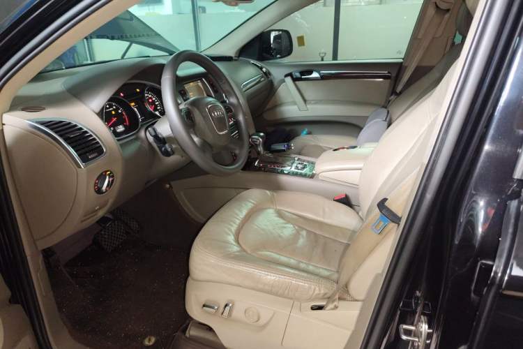 Used Audi Q7 2011 3.0 TFSI Technology (200kW) Left Front Seat