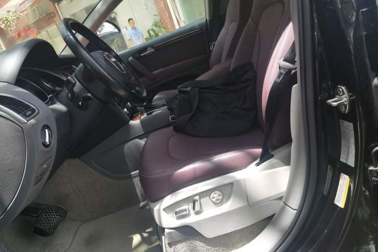 Used Audi Q7 2011 3.0 TFSI Ambition (200kW) Left Front Seat