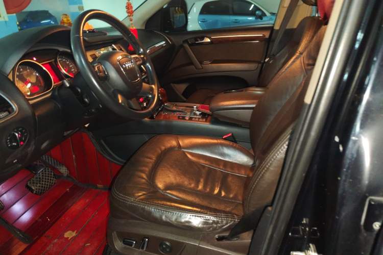 Used Audi Q7  Left Front Seat