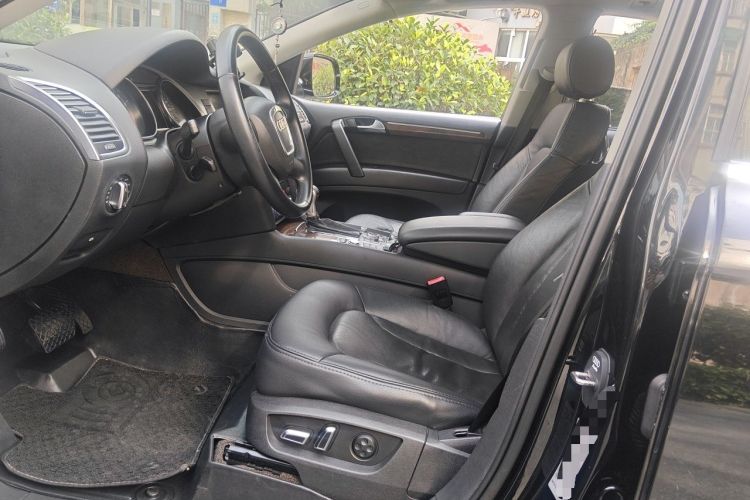 Used Audi Q7 2011 3.0 TFSI Technology (200kW) Left Front Seat