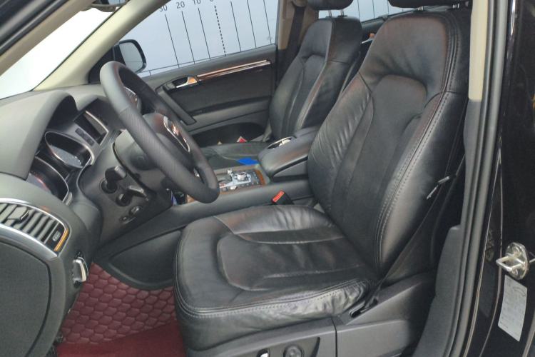 Used Audi Q7  Left Front Seat