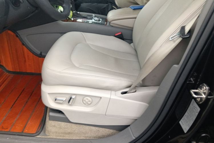 Used Audi Q7 2011 3.0 TFSI Technology (200kW) Left Front Seat