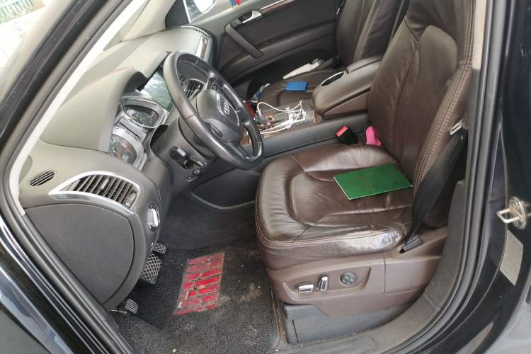 Used Audi Q7  Left Front Seat