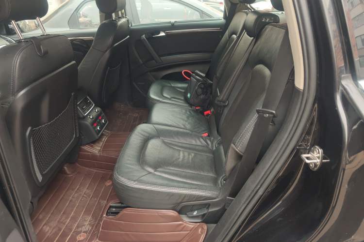 Used Audi Q7 2011 3.0 TFSI Ambition (200kW) Left Rear Seat